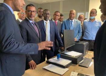 وزارة النقل تعلن تقليص مدة استصدار البطاقات الرمادية للسيارات￼